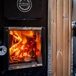 公寓 Luxury Barn With Private Wood Fired Hot Tub