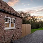 公寓 Luxury Barn With Private Wood Fired Hot Tub *
