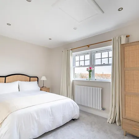 Luxury Barn With Private Wood Fired Hot Tub Apartament