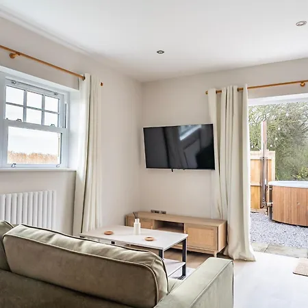 Apartament Luxury Barn With Private Wood Fired Hot Tub *