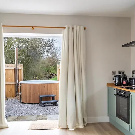 Luxury Barn With Private Wood Fired Hot Tub Apartament