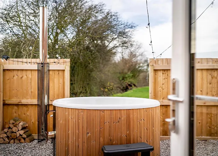 Luxury Barn With Private Wood Fired Hot Tub Selby