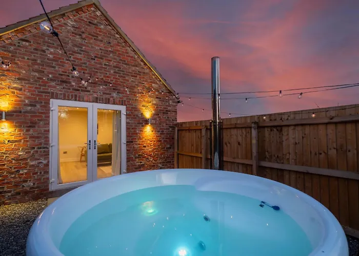 Luxury Barn With Private Wood Fired Hot Tub